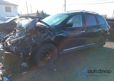 2017 Nissan Pathfinder Platinum z USA, uszkodzony, nr VIN 5N1DR2MM9HC613305